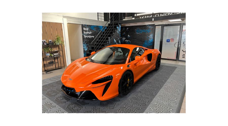 McLaren Artura 